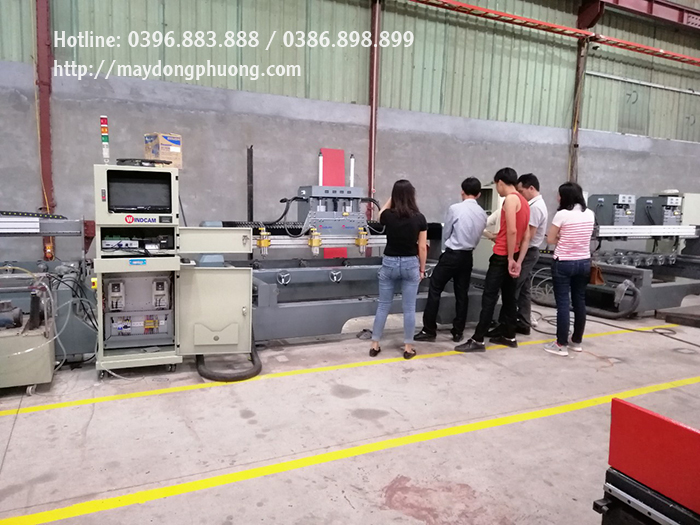 Máy khắc tượng gỗ vi tính cnc 4 mũi