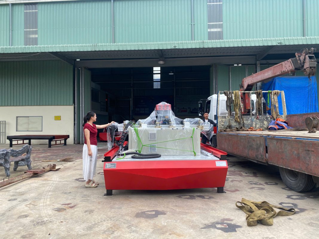1 may duc cnc nha go